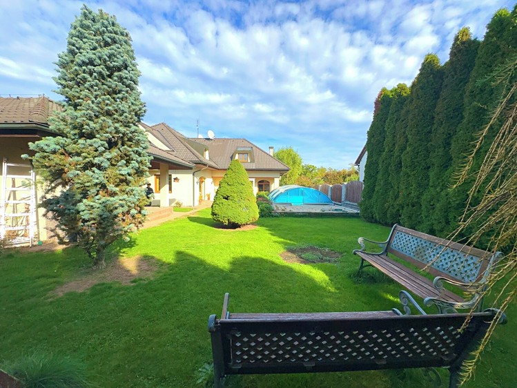 Pronájem rodinného domu 345 m², pozemek 958 m² - foto 2