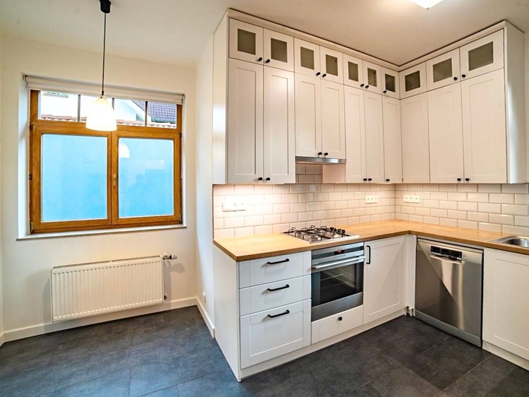 Pronájem rodinného domu 250 m², pozemek 606 m² - foto 7