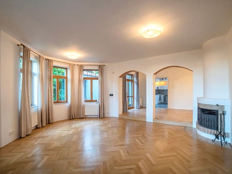 Pronájem rodinného domu 250 m², pozemek 606 m² - foto 6