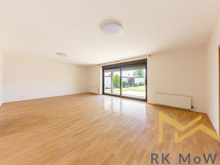 Pronájem rodinného domu 240 m², pozemek 550 m² - foto 1