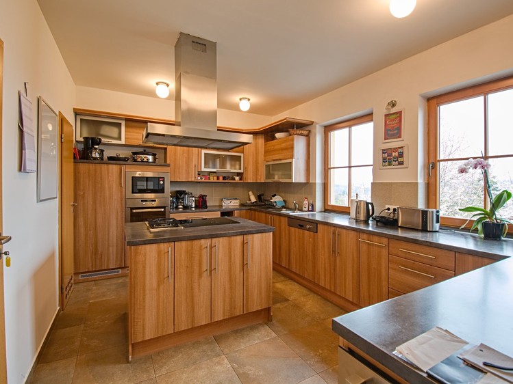 Pronájem rodinného domu 350 m², pozemek 226 m² - foto 2
