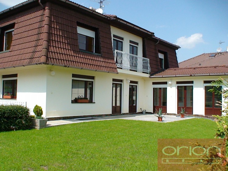 Pronájem rodinného domu 365 m², pozemek 539 m² - foto 1