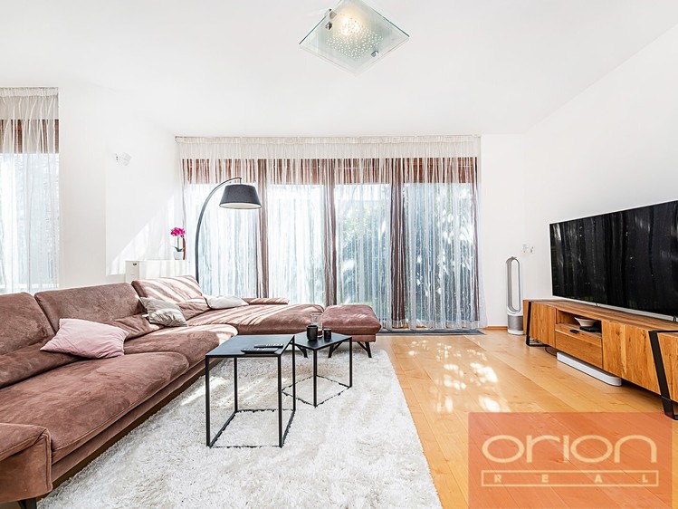 Pronájem rodinného domu 289 m², pozemek 264 m² - foto 3