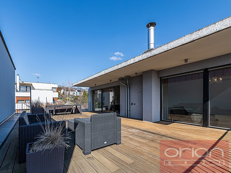 Pronájem rodinného domu 289 m², pozemek 264 m² - foto 6
