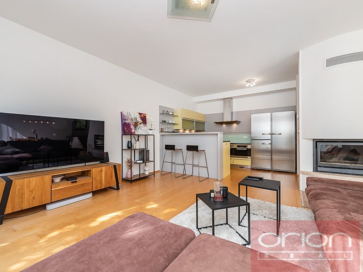 Pronájem rodinného domu 289 m², pozemek 264 m² - foto 8
