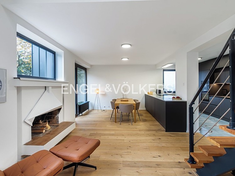 Pronájem rodinného domu 345 m², pozemek 680 m² - foto 2