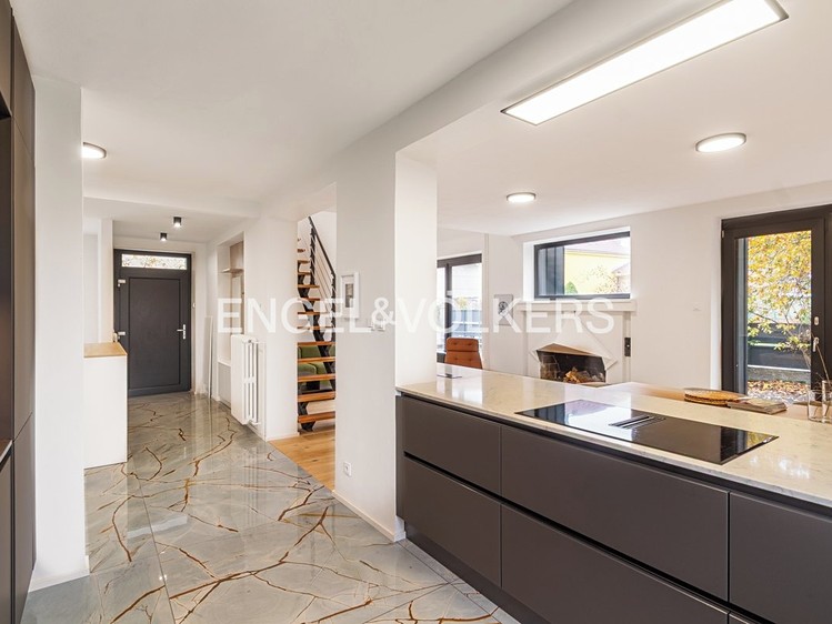 Pronájem rodinného domu 345 m², pozemek 680 m² - foto 8