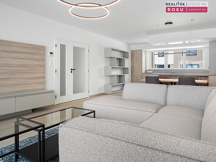 Pronájem rodinného domu 157 m², pozemek 495 m² - foto 2