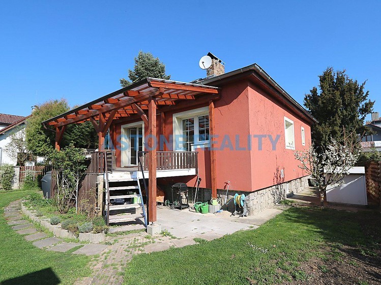 Pronájem rodinného domu 210 m², pozemek 524 m² - foto 1