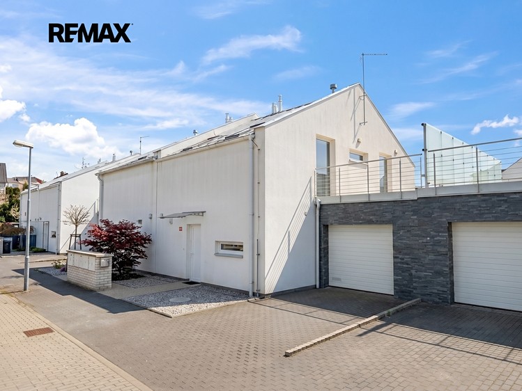Pronájem rodinného domu 136 m², pozemek 202 m² - foto 1