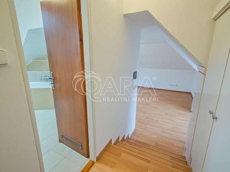 Pronájem rodinného domu 417 m², pozemek 1 263 m² - foto 7