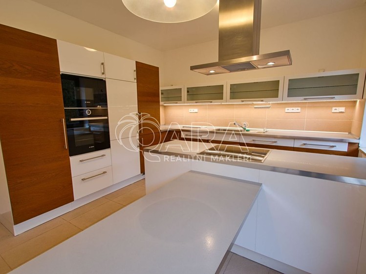 Pronájem rodinného domu 417 m², pozemek 1 263 m² - foto 5