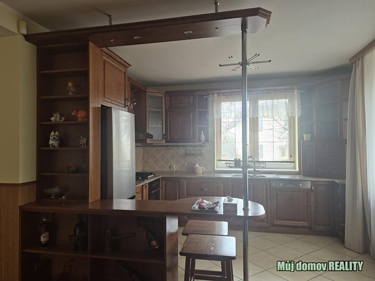 Pronájem rodinného domu 280 m², pozemek 1 023 m² - foto 3