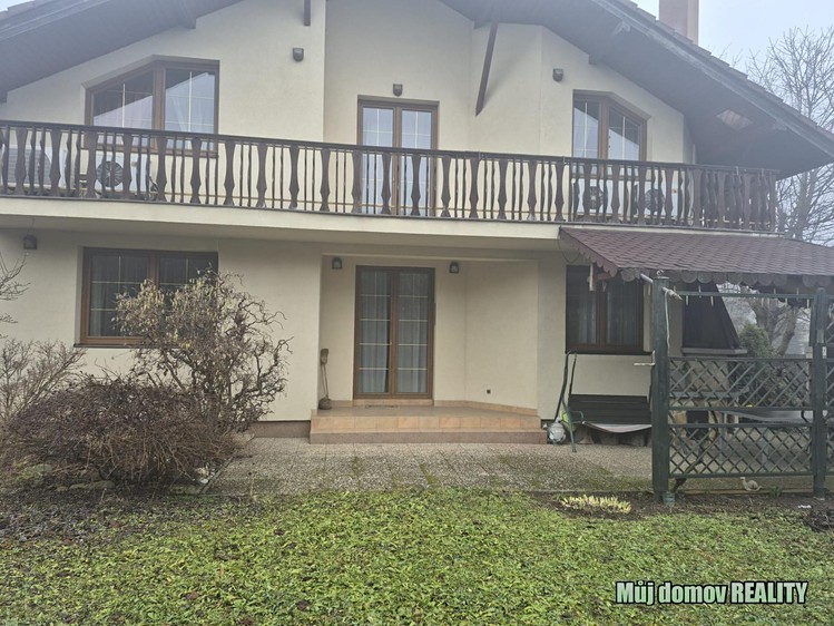 Pronájem rodinného domu 280 m², pozemek 1 023 m² - foto 1
