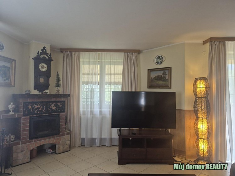 Pronájem rodinného domu 280 m², pozemek 1 023 m² - foto 7