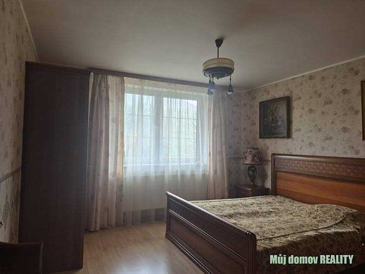 Pronájem rodinného domu 280 m², pozemek 1 023 m² - foto 8