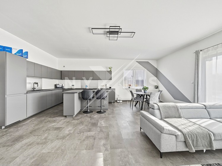 Pronájem rodinného domu 145 m², pozemek 812 m² - foto 1