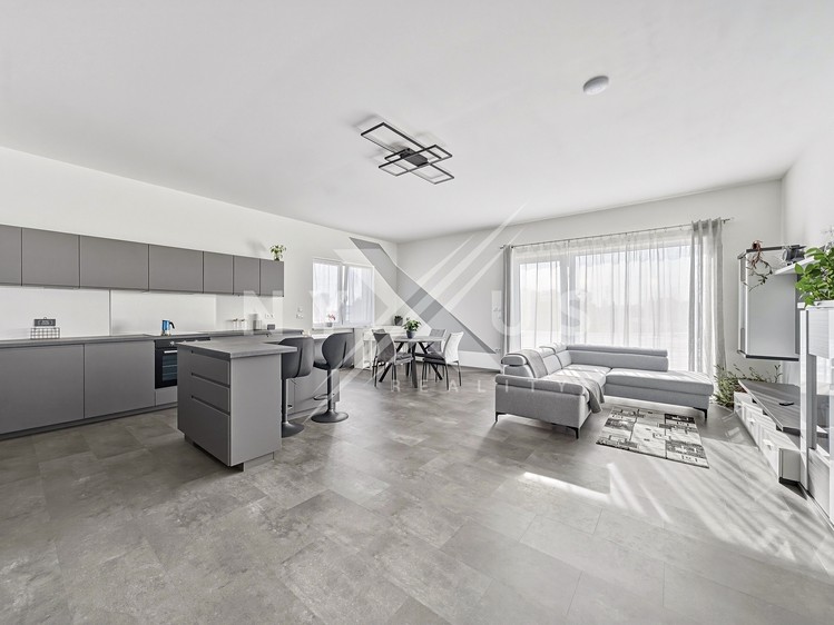 Pronájem rodinného domu 145 m², pozemek 812 m² - foto 2