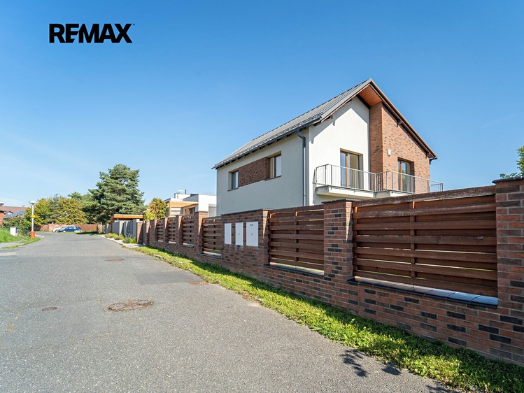Pronájem rodinného domu 209 m², pozemek 798 m² - foto 4