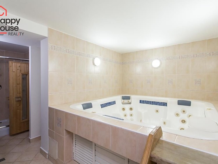 Pronájem  rodinného domu 319 m², pozemek 635 m² - foto 4