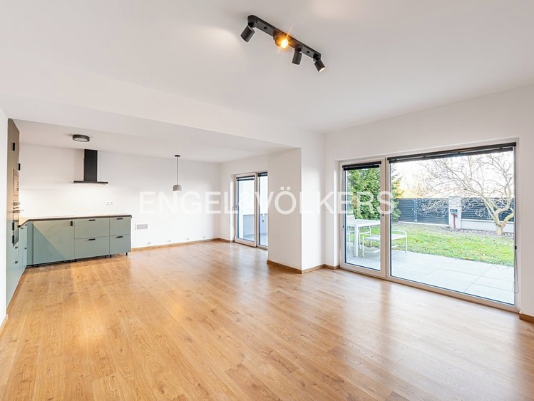 Pronájem vily 120 m², pozemek 253 m² - foto 1