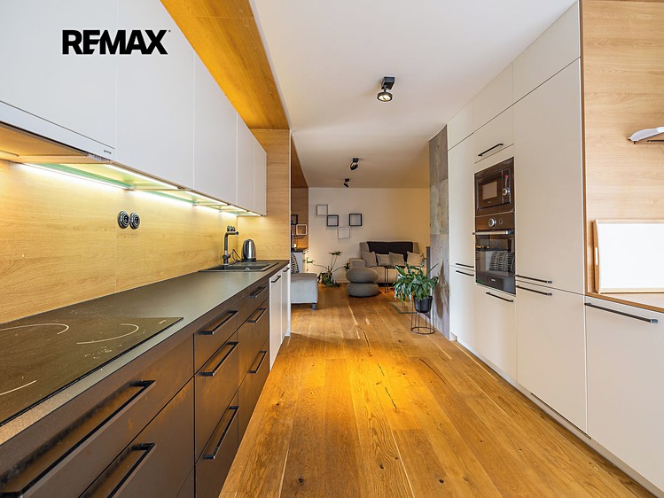 Pronájem rodinného domu 149 m², pozemek 688 m² - foto 3