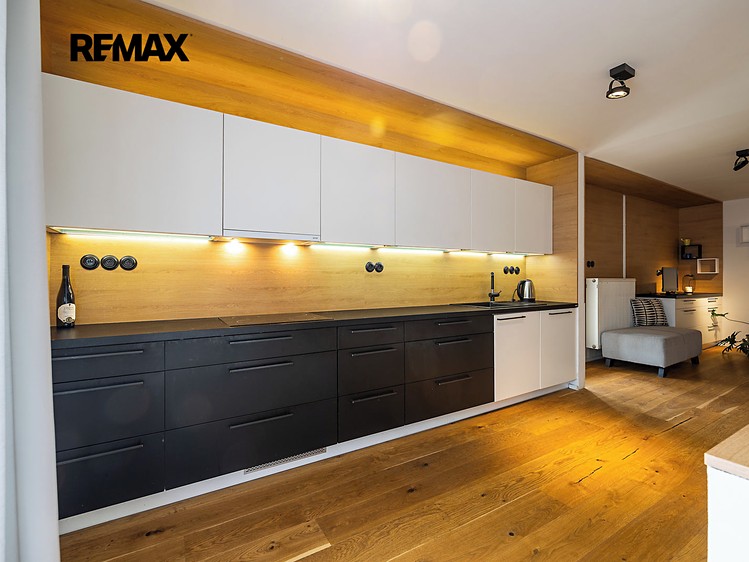 Pronájem rodinného domu 149 m², pozemek 688 m² - foto 2