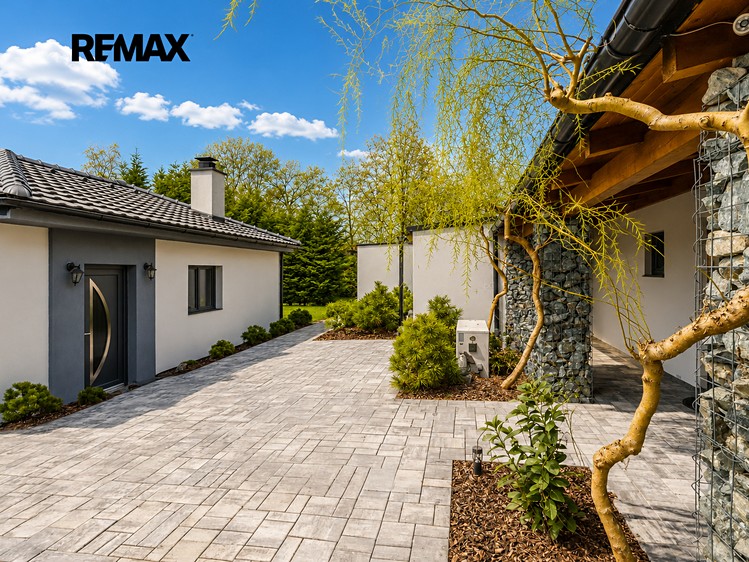 Pronájem rodinného domu 273 m², pozemek 1 040 m² - foto 3