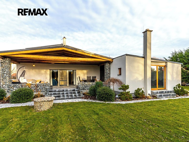 Pronájem rodinného domu 273 m², pozemek 1 040 m² - foto 8