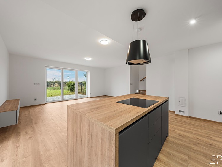Pronájem rodinného domu 117 m², pozemek 331 m² - foto 2