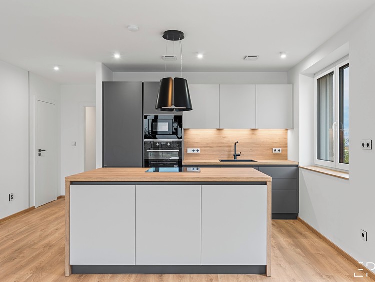 Pronájem rodinného domu 117 m², pozemek 331 m² - foto 1