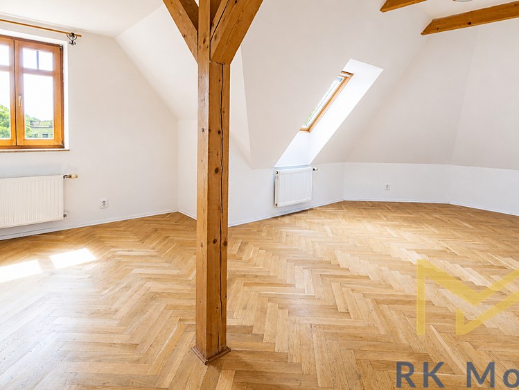 Pronájem rodinného domu 250 m², pozemek 606 m² - foto 8