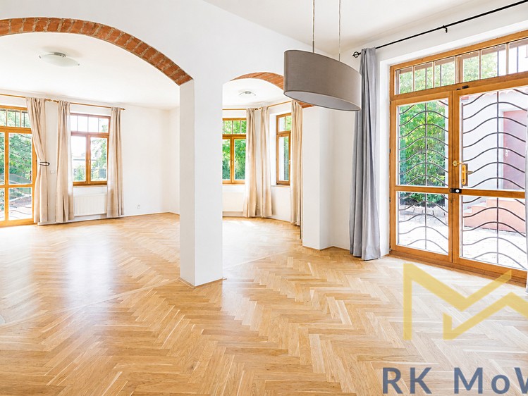 Pronájem rodinného domu 250 m², pozemek 606 m² - foto 5
