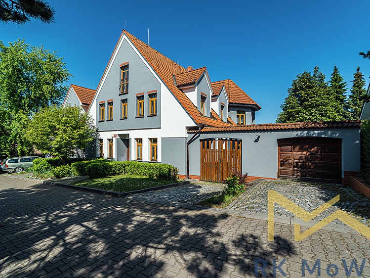 Pronájem rodinného domu 250 m², pozemek 606 m² - foto 6