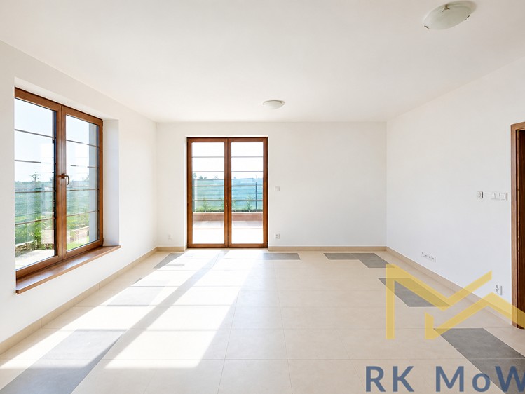 Pronájem rodinného domu 255 m², pozemek 517 m² - foto 2