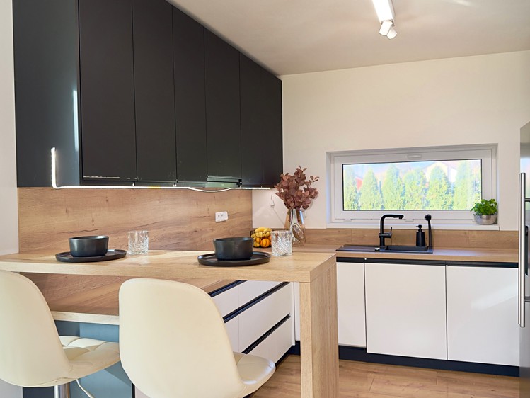 Pronájem rodinného domu 125 m², pozemek 1 002 m² - foto 2