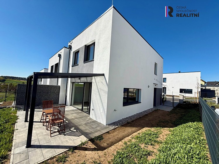 Pronájem rodinného domu 110 m², pozemek 373 m² - foto 1