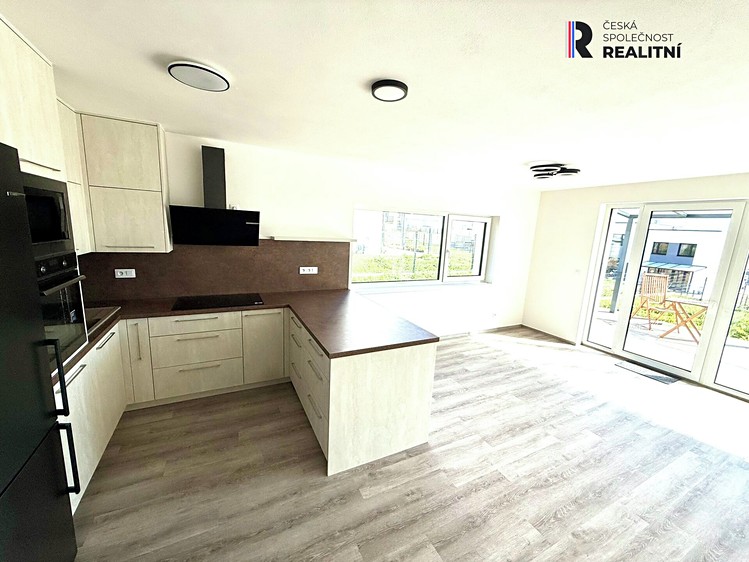Pronájem rodinného domu 110 m², pozemek 373 m² - foto 2