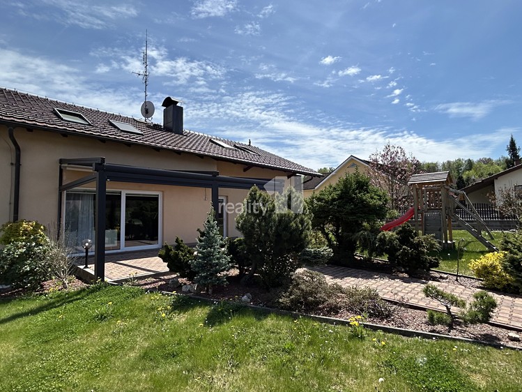 Pronájem rodinného domu 279 m², pozemek 970 m² - foto 2