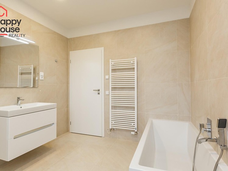 Pronájem  rodinného domu 260 m², pozemek 1 065 m² - foto 8