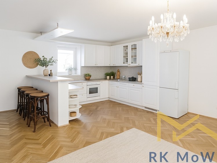 Pronájem rodinného domu 280 m², pozemek 670 m² - foto 1