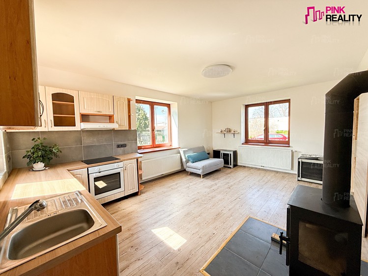 Pronájem rodinného domu 63 m², pozemek 866 m² - foto 2