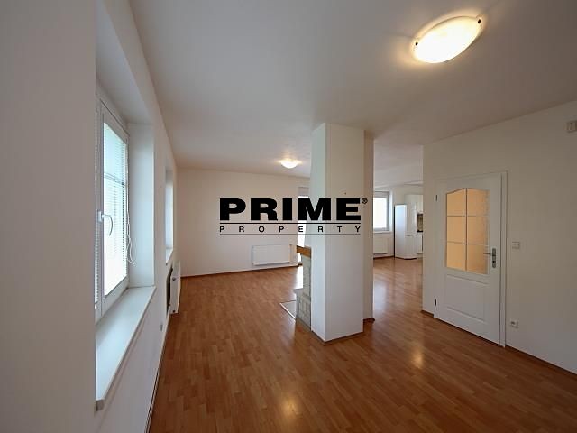 Pronájem rodinného domu 192 m², pozemek 702 m² - foto 4