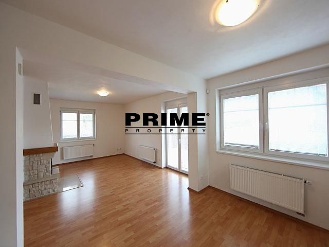 Pronájem rodinného domu 192 m², pozemek 702 m² - foto 3