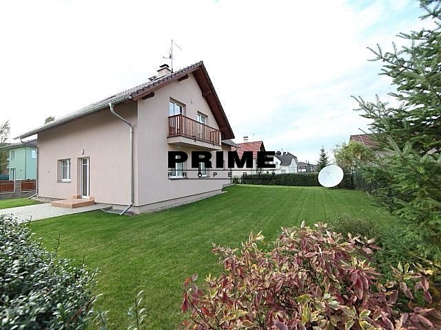 Pronájem rodinného domu 192 m², pozemek 702 m² - foto 1