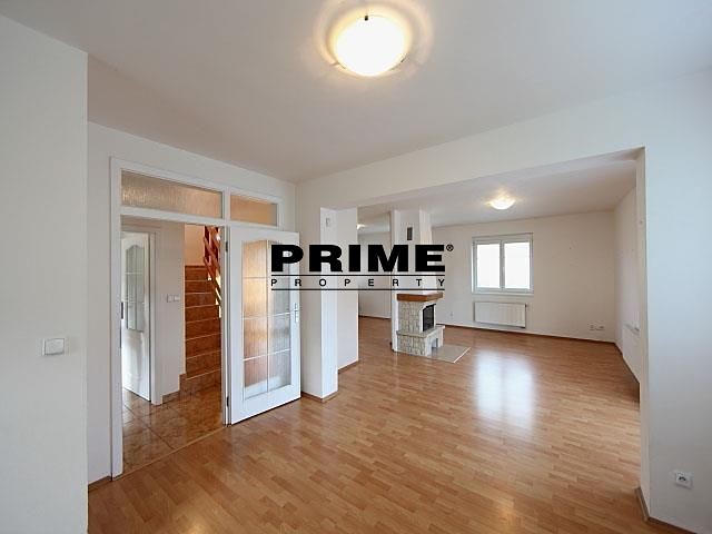 Pronájem rodinného domu 192 m², pozemek 702 m² - foto 6