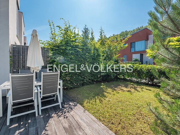Pronájem rodinného domu 189 m², pozemek 186 m² - foto 3