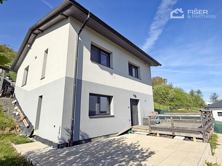 Pronájem rodinného domu 140 m², pozemek 596 m² - foto 2