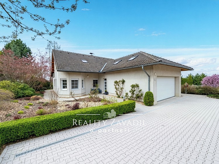 Pronájem rodinného domu 271 m², pozemek 1 382 m² - foto 2