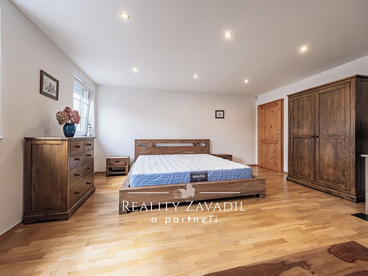 Pronájem rodinného domu 271 m², pozemek 1 382 m² - foto 4